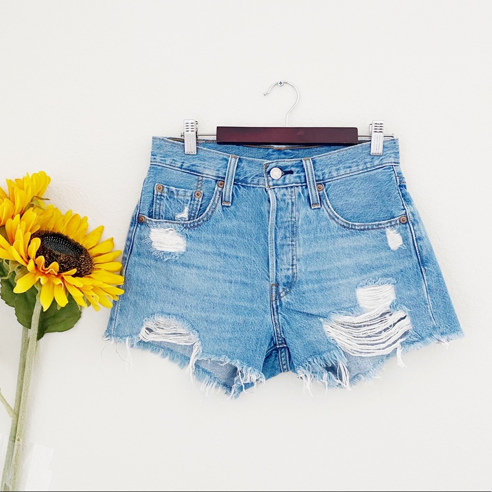 NEW Levi’s 501 High Rise Distress Shorts - Picture 10 of 11